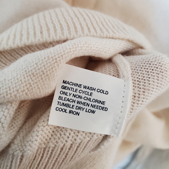 Vintage Gap cream angora sweater with large keyhole ribbon closure size L - Picture 5 of 6